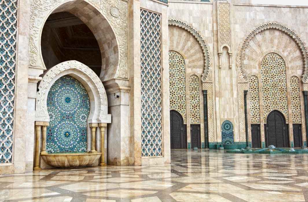 المغرب يحقق خفضًا بنسبة 43% في استهلاك كهرباء المساجد عبر برنامج تأهيل طاقي واسع