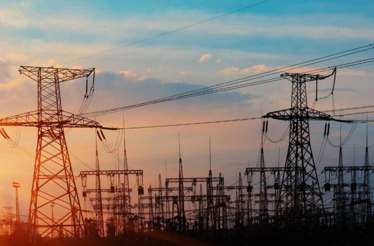 عُمان تدرس ربط شبكتها الكهربائية مع اليمن وإيران وتوسعة خطوطها مع دول الخليج