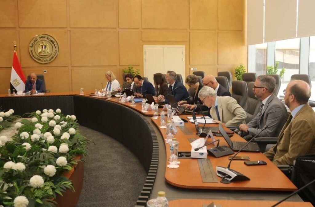مصر تبحث تعزيز التعاون مع المفوضية الأوروبية في مشروعات التحول الطاقي والطاقة المتجددة