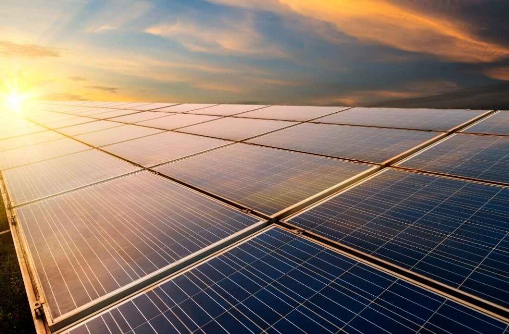 العراق يبدأ إجراءات تمليك أراضٍ لإنشاء محطات الطاقة الشمسية