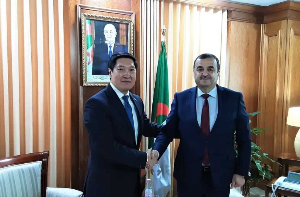 الجزائر وكازاخستان تتفقان على فريق عمل لتسريع التعاون في الطاقة والمناجم