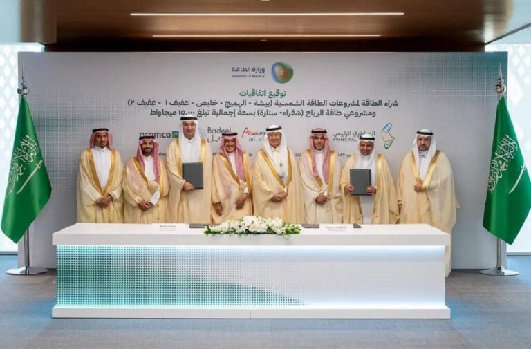 السعودية توقّع أكبر اتفاقيات للطاقة المتجددة باستطاعة 15 ألف ميجاواط (واس)