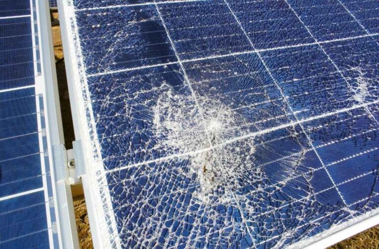 باحثون يحولون نفايات زجاج الألواح الشمسية إلى بطاريات أكثر كفاءة واستدامة