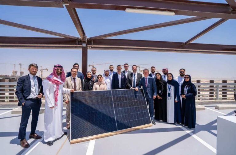 شراكة استراتيجية بين "إيميرج" و"مدينة مسك" لإنشاء محطة طاقة شمسية بالرياض