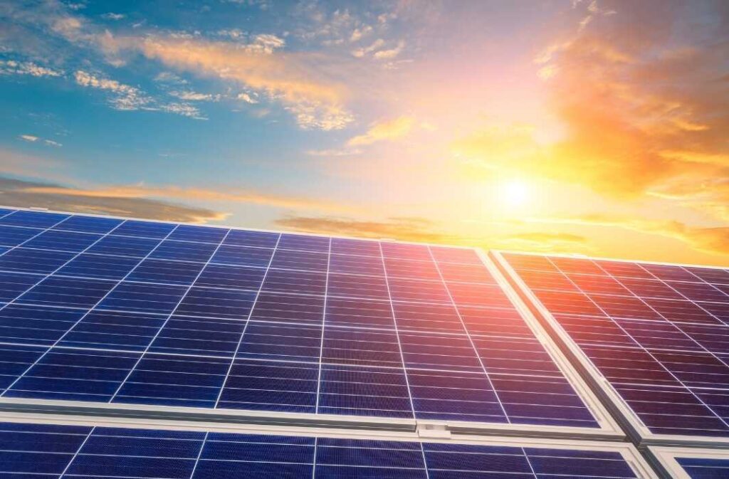 مصر تبدأ تحويل محطات المياه والصرف الصحي للعمل بالطاقة الشمسية