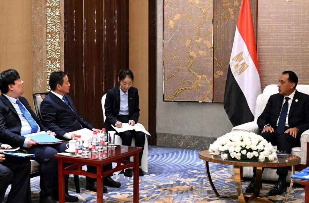خلال اجتماع رئيس الوزراء المصري مع شركة TBEA