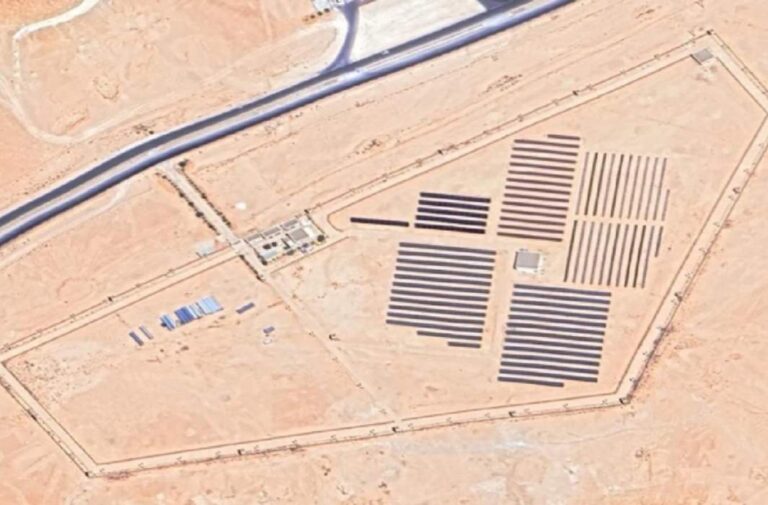 صورة جوية لمحطة غرداية الشمسية في الجزائر