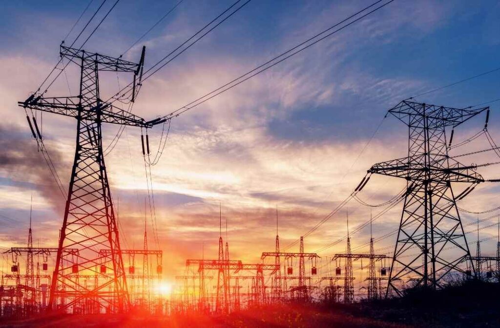 مصر واليونان توقعان اتفاقاً لتسريع مشروع الربط الكهربائي باستطاعة 3000 ميجاواط