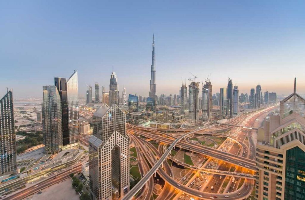 كيف تصدرت الإمارات نمو الطاقة الشمسية عالمياً في 2025؟
