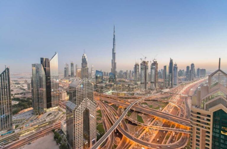 كيف تصدرت الإمارات نمو الطاقة الشمسية عالمياً في 2025؟