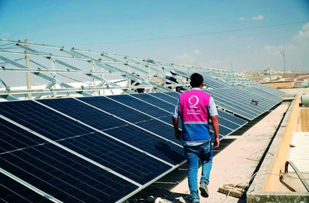 قطر الخيرية تمول 6 محطات مياه تعمل بالطاقة الشمسية لخدمة 80 ألف شخص شمال سوريا