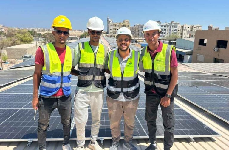 "إيكو للطاقة الشمسية" تفوز بمناقصة لتنفيذ محطة شمسية في ديوان محافظة البحر الأحمر