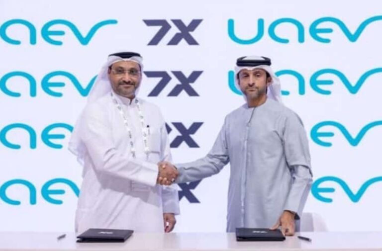 شراكة بين "سفن إكس" و"UAEV" لتطوير شبكة شحن المركبات الكهربائية في الإمارات
