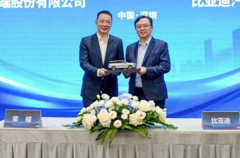 شراكة استراتيجية بين “HONOR” و”BYD” لدمج الذكاء الاصطناعي في قطاع التنقل شراكة استراتيجية بين "HONOR" و"BYD" لدمج الذكاء الاصطناعي في قطاع التنقل
