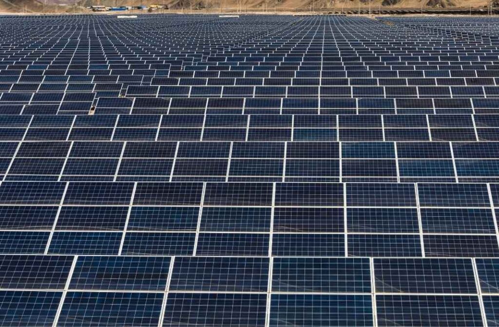 نينوى تخصص 20 موقعاً استراتيجياً لمحطات الطاقة الشمسية