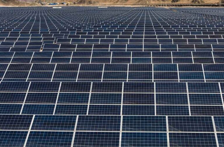 نينوى تخصص 20 موقعاً استراتيجياً لمحطات الطاقة الشمسية نينوى تخصص 20 موقعاً استراتيجياً لمحطات الطاقة الشمسية