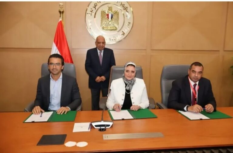 تحالف “إنفينيتي-حسن علام” يوقع اتفاقيات لدمج 1200 ميجاواط شمسية ببطاريات تخزين في مصر تحالف "إنفينيتي-حسن علام" يوقع اتفاقيات لدمج 1200 ميجاواط شمسية ببطاريات تخزين في مصر