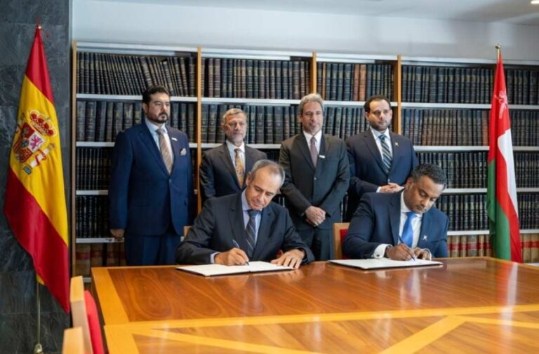 سلطنة عُمان وإسبانيا توقّعان 4 اتفاقيات استراتيجية للطاقة النظيفة وإدارة المياه سلطنة عُمان وإسبانيا توقّعان 4 اتفاقيات استراتيجية للطاقة النظيفة وإدارة المياه