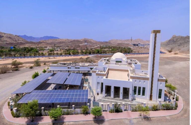 مسجد الريان التابع لهيئة كهرباء ومياه دبي في حتا يسجل ثالث أرقامه القياسية العالمية