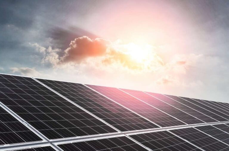 "فرنل إس إي إس" تحصل على تصريحين لإنشاء محطة شمسية وشبكة توزيع مستقلة بالوادي الجديد بمصر