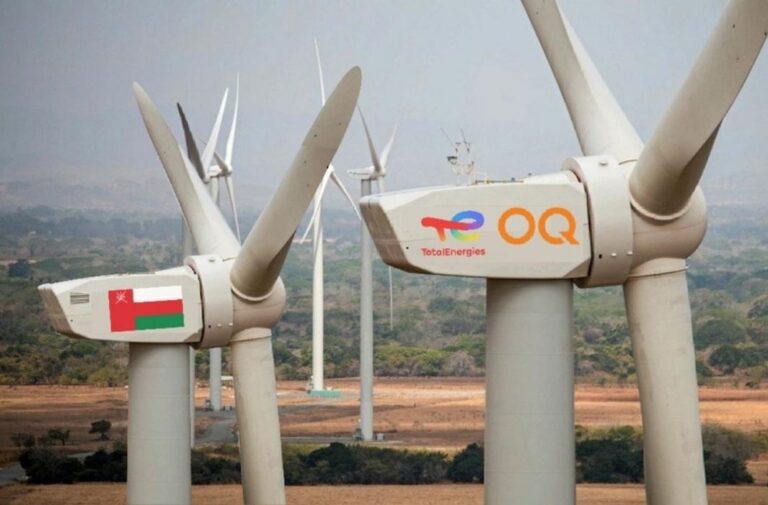 مشروعا "رياح 1 و 2" يدخلان مرحلة حاسمة مع وصول أول شحنة توربينات إلى عُمان