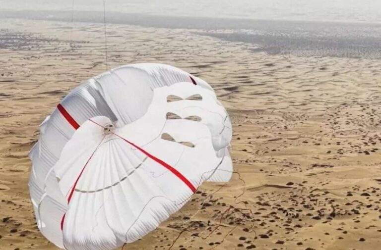 الصين تنجح في اختبار أضخم “طائرة ورقية” بالعالم لتوليد الكهرباء النظيفة الصين تنجح في اختبار أضخم طائرة ورقية بالعالم لتوليد الكهرباء