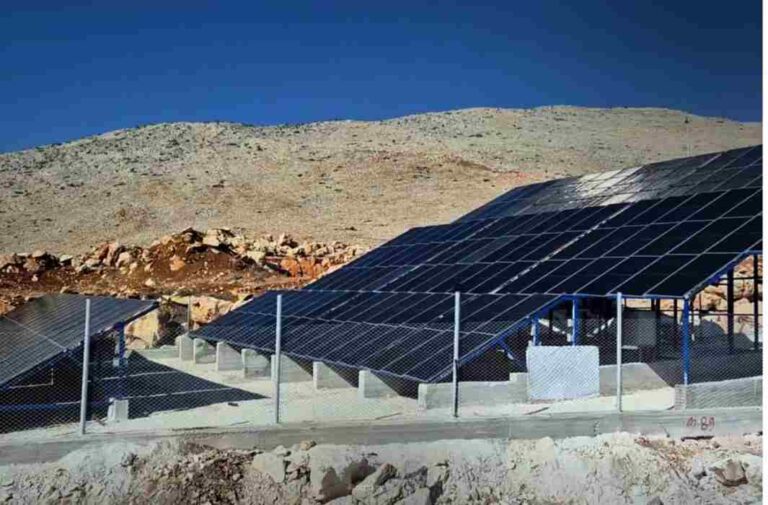 الطاقة الشمسية تضخ المياه لـ 25 ألف نسمة في دارة عزة بريف حلب الطاقة الشمسية تضخ المياه لـ 25 ألف نسمة في دارة عزة بريف حلب