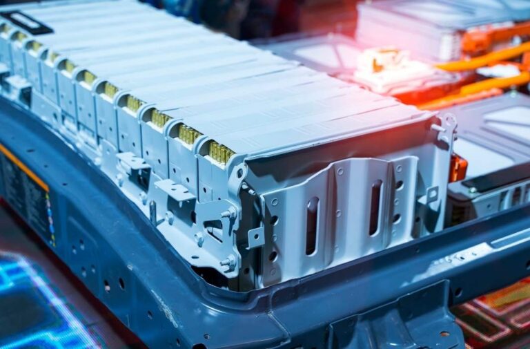 باحثون يطورون طريقة لاسترداد الليثيوم والكوبالت من البطاريات بنقاوة عالية (تعبيرية)