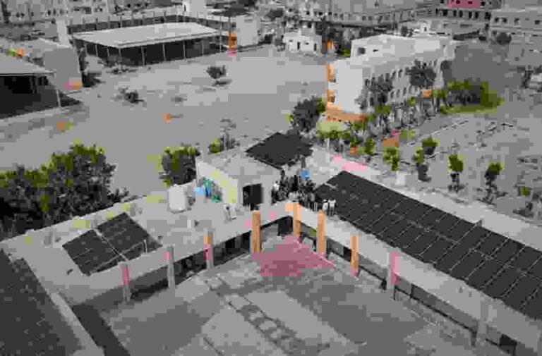 باستطاعة 100 كيلوواط وسعة تخزينية عالية.. تدشين منظومة طاقة شمسية متكاملة في مدارس المكلا باستطاعة 100 كيلوواط وسعة تخزينية عالية.. تدشين منظومة طاقة شمسية متكاملة في مدارس المكلا