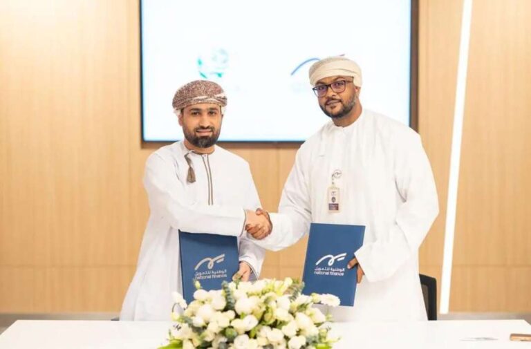 بمزايا “صفر رسوم” وأسعار تفضيلية.. تحالف استراتيجي في عُمان لتسريع انتقال الأفراد والشركات نحو الطاقة الشمسية بمزايا "صفر رسوم" وأسعار تفضيلية.. تحالف استراتيجي في عُمان لتسريع انتقال الأفراد والشركات نحو الطاقة الشمسية