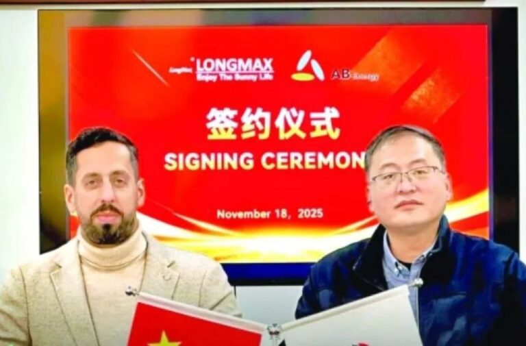 تحالف عُماني - صيني لتوطين صناعة «الطاقة الشمسية المتنقلة» وتصديرها للخليج وإفريقيا