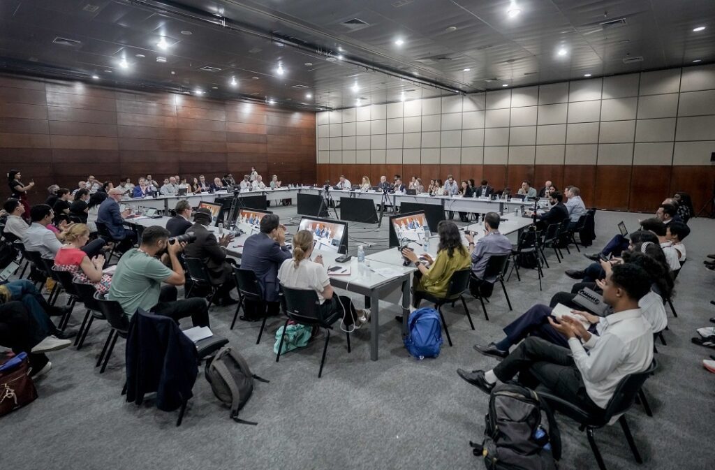 ممثلون ومسؤولون دوليون خلال إعلان بيليم في مؤتمر الأطراف (COP30)