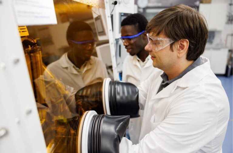 القصدير يهزم الرصاص: خلايا شمسية جديدة باستقرار مضاعف 5 مرات القصدير يهزم الرصاص: خلايا شمسية جديدة باستقرار مضاعف 5 مرات