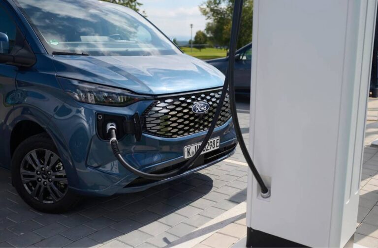 فورد تكشف: كل ما هو جديد في سيارة إي ترانزيت 2026 سيارة E-Transit Custom 2026 الكهربائية