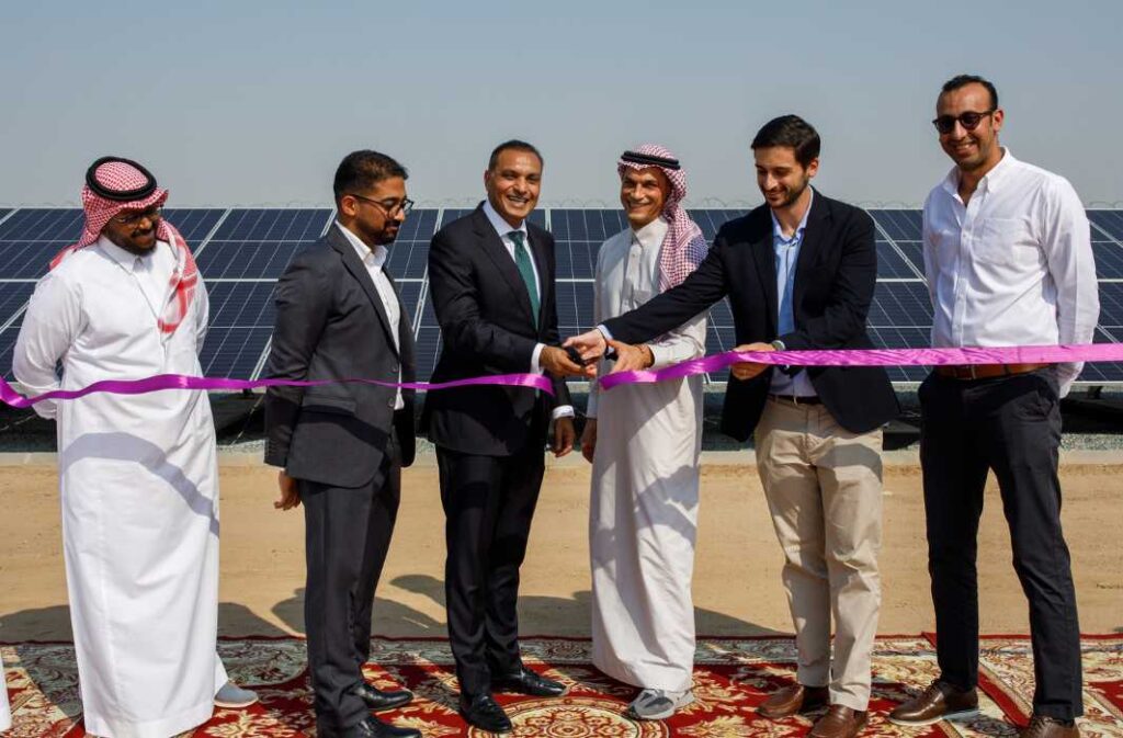 إطلاق مشروع للطاقة الشمسية في مصنع جلاكسو بجدة