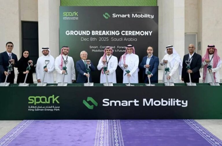 “سبارك” تطلق مصنع “سمارت موبيلتي” لشواحن المركبات الكهربائية في السعودية تدشين مصنع سمارت موبيلتي للشواحن الكهربائية