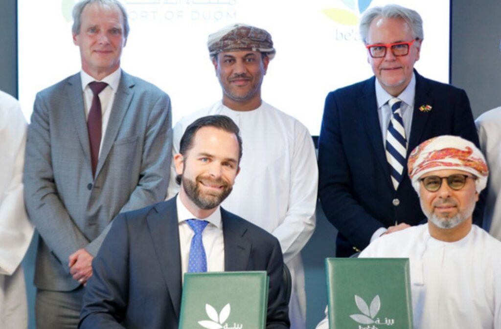 توقيع الاتفاقية بين "بيئة" و"ميناء الدقم"