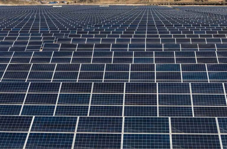 باستطاعة إجمالية 102 ميجاواط.. 63 محطة طاقة شمسية تدعم استقرار الكهرباء في حمص