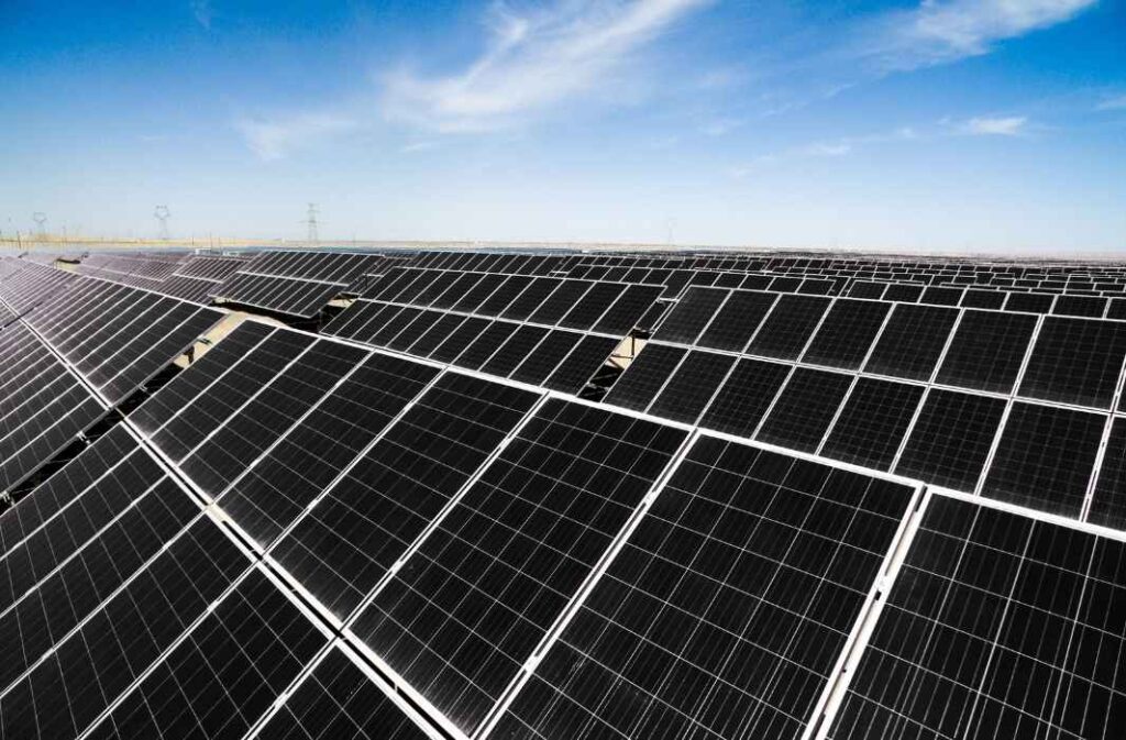 تونس تعزز شبكتها الكهربائية بـ100 ميجاواط نظيفة من محطة "المتبسطة" الشمسية (تعبيرية)