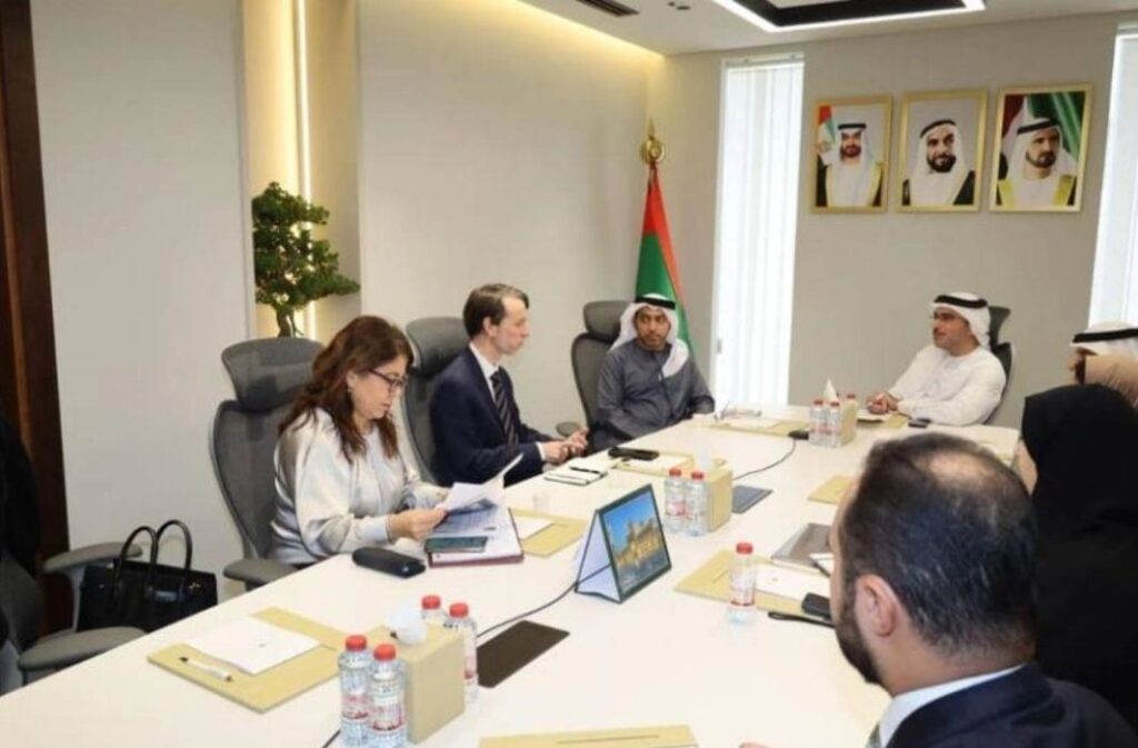 «الطاقة» و«طيران الإمارات» تناقشان فرص توظيف الوقود المستدام في القطاع الوطني