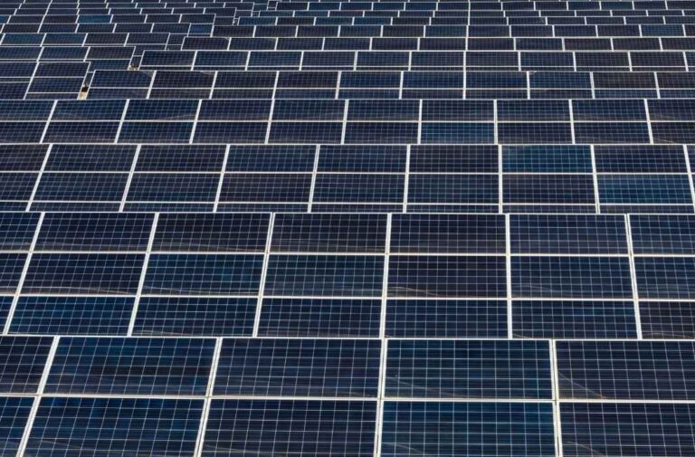 منحة بقيمة 23 مليون دولار لإنقاذ مدينة ساحلية من العتمة ونقلها لعصر الطاقة الذكية والمتجددة