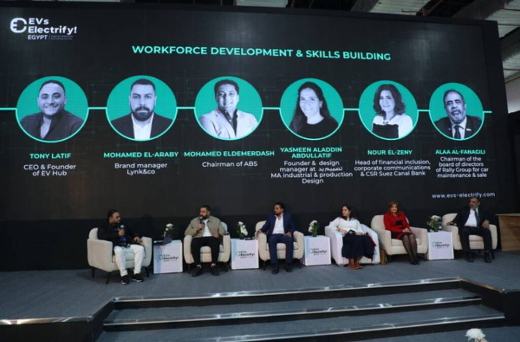 الجلسة الحوارية خلال المؤتمر