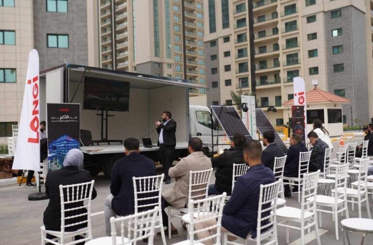 "لونجي" تستعرض ألواح Hi-MO X10 عبر جولة لشاحنات متنقلة وورش عمل تقنية في عدة مدن عراقية