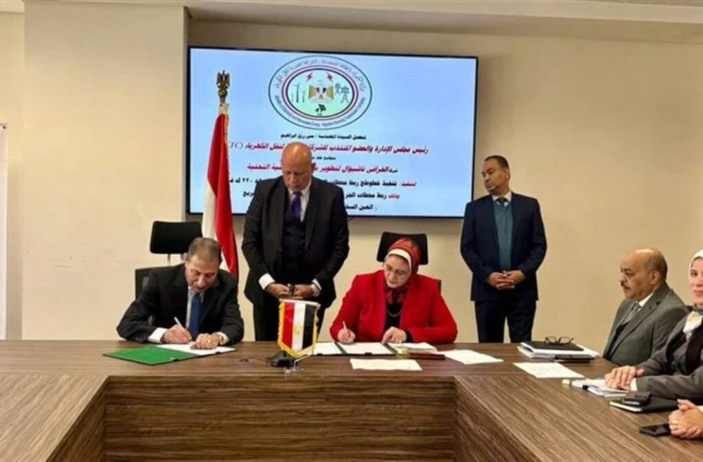 خلال توقيع الاتفاقية بين الشركة المصرية لنقل الكهرباء وشركة الخرافي ناشيونال