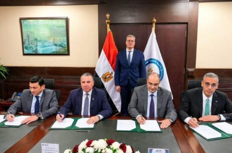 بقيمة 140 مليون دولار.. اتفاق مصرفي لتمويل أول مجمع لإنتاج السيليكون المعدني في مصر