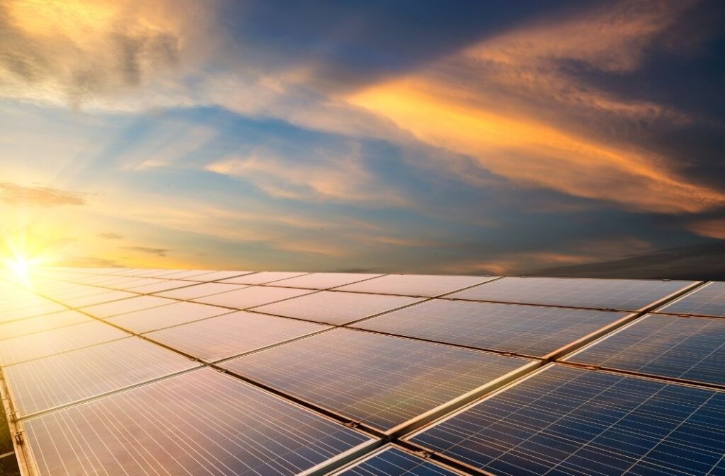 ألواح طاقة شمسية