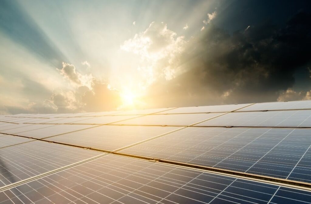 ألواح طاقة شمسية