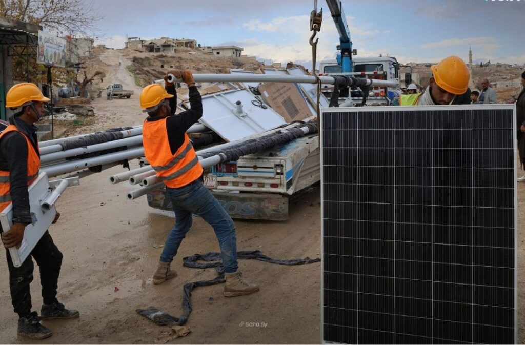 تركيب 500 عامود إنارة بالطاقة الشمسية في حماة
