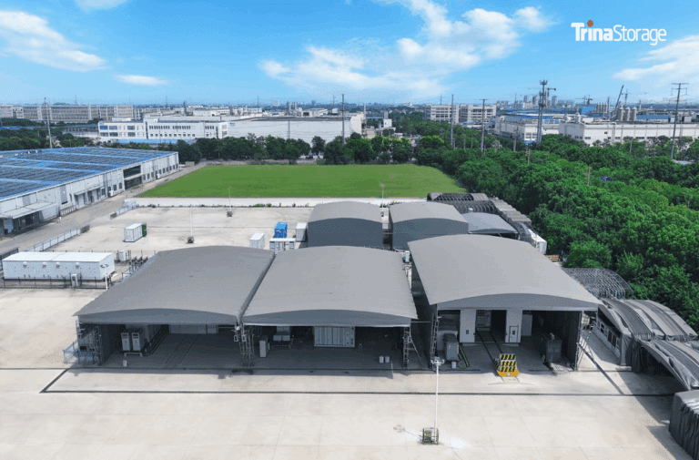 ترينا ستورج تعزّز كفاءة توريدات مشاريعها عالميًا من خلال تطوير اختبارات وتكامل أنظمة التيار المتردد في محطات التخزين (البطاريات) ودعم جاهزيتها للربط بالشبكة (ترينا ستورج)