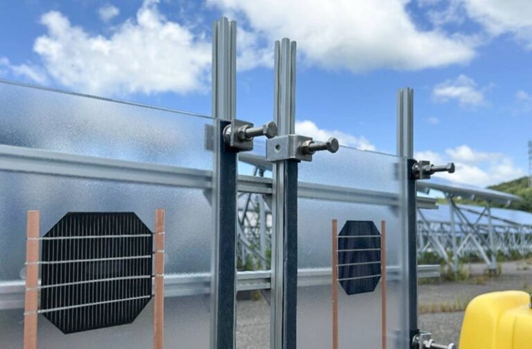 ابتكار تقنية تصوير ثلاثية الأبعاد لرصد عيوب أغشية “البيروفسكايت” بدقة متناهية خلايا بيروفسكايت